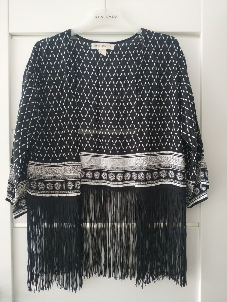 Wzorzyste kimono z frędzelkami