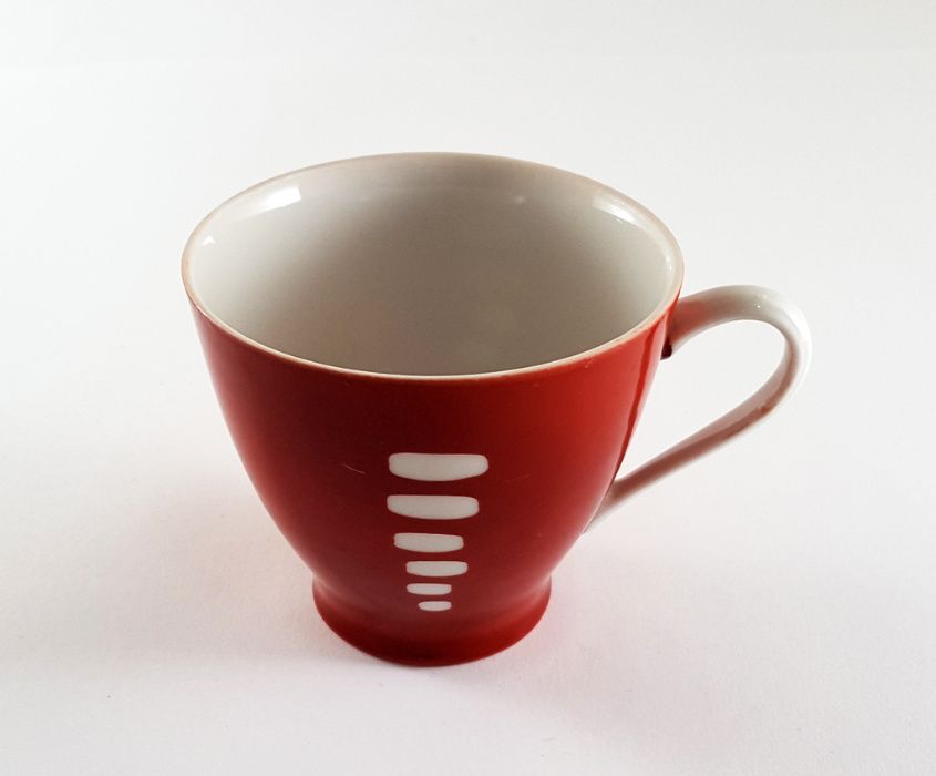 Filiżanka "London" projektu Wincentego Potackiego z 1962 roku- Ćmielów