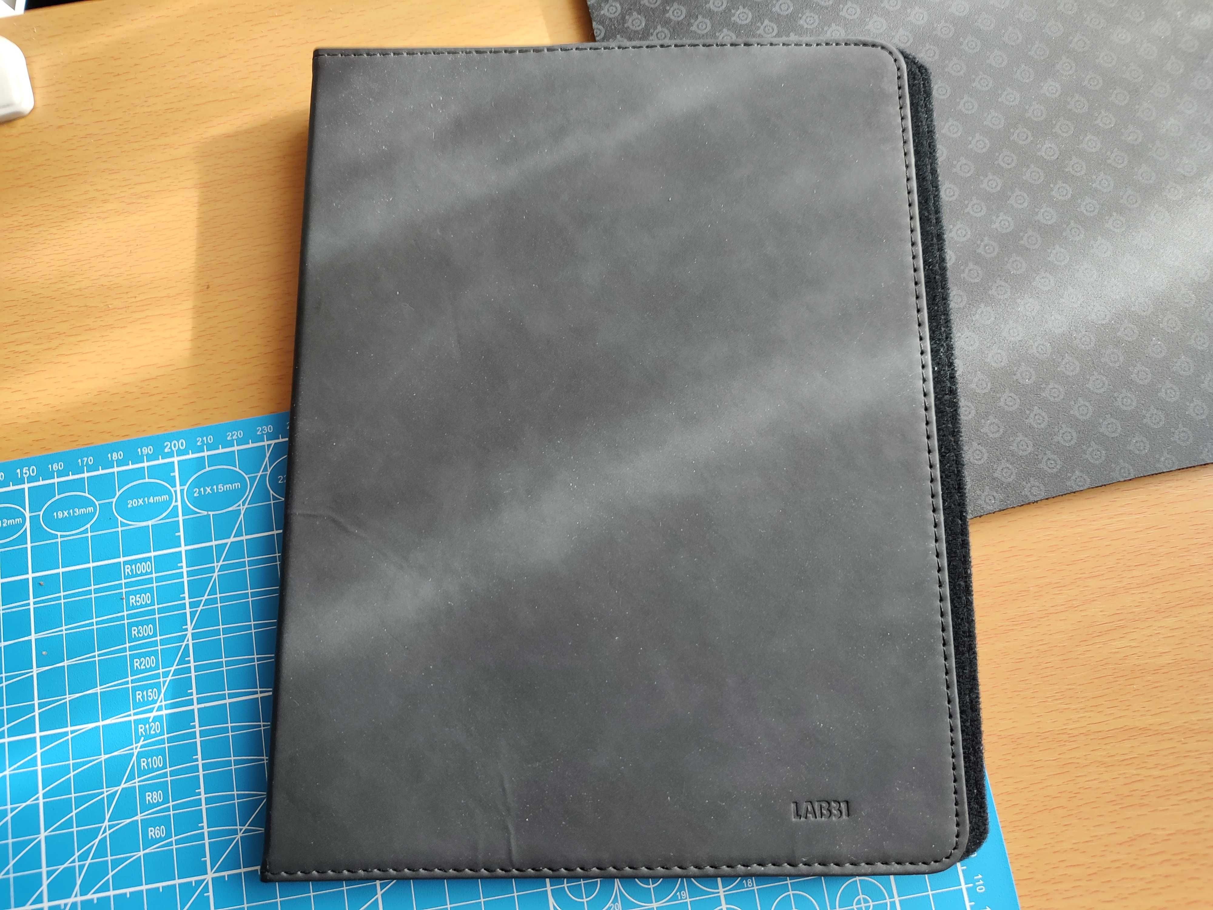 Sztywny etui z podstawką LAB31 na tablet do 11,3" Jak Nowy