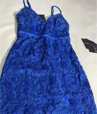 Яскрава синя сукня, коротке плаття на бретельках. Вечірня сукня
