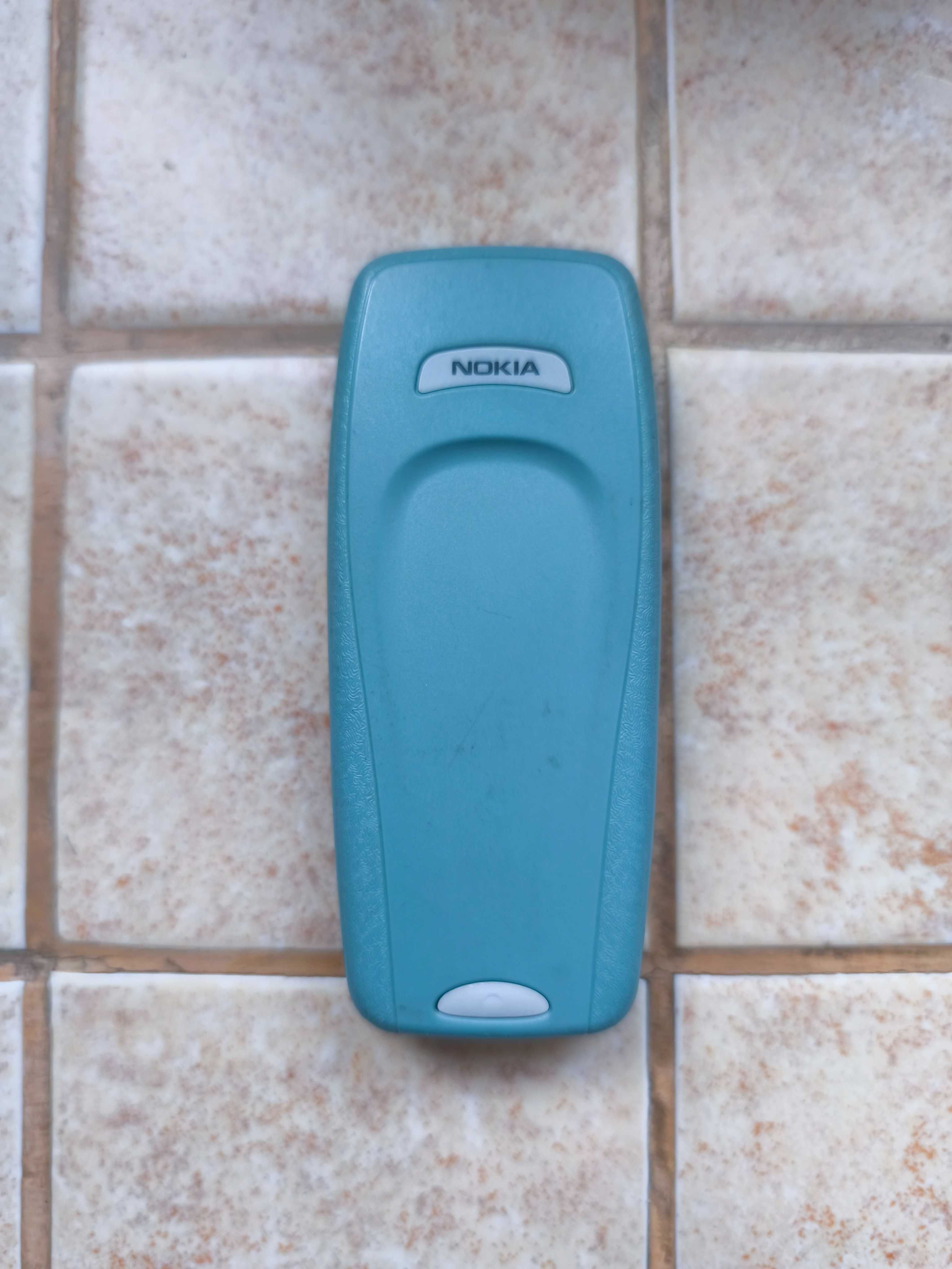 Nokia 3410 z dodatkową obudową