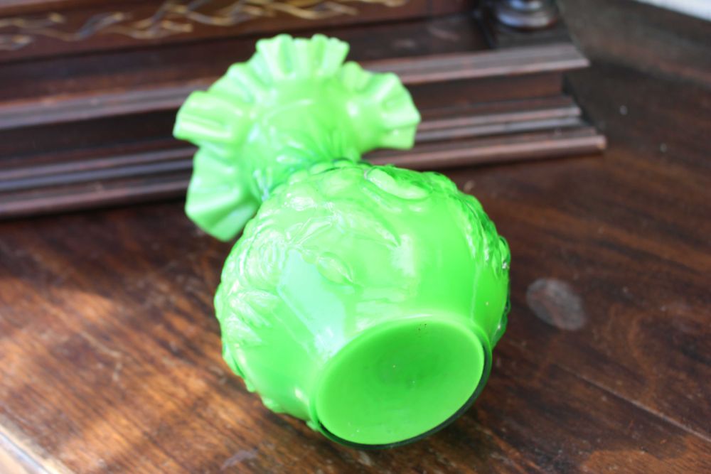 Jarra em vidro opalino