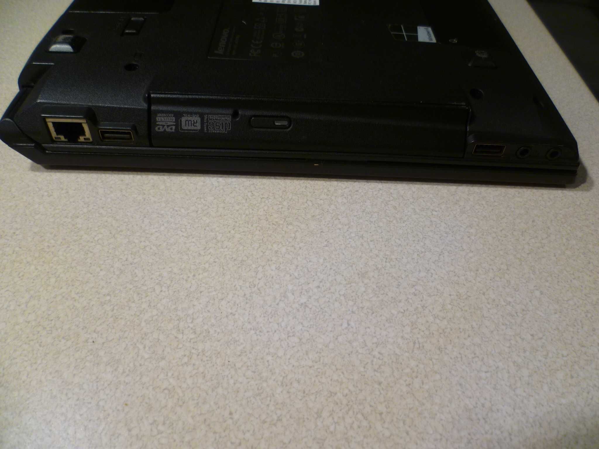 Lenovo B575e. Kompletny.