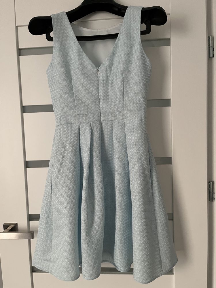 Siczna sukienka jasnoniebieska