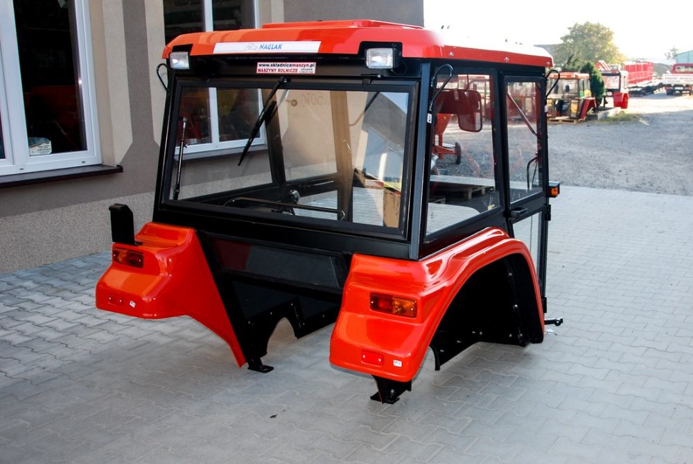 Kabina URSUS C-360 NAGLAK błotniki i dach z tworzywa + halogeny