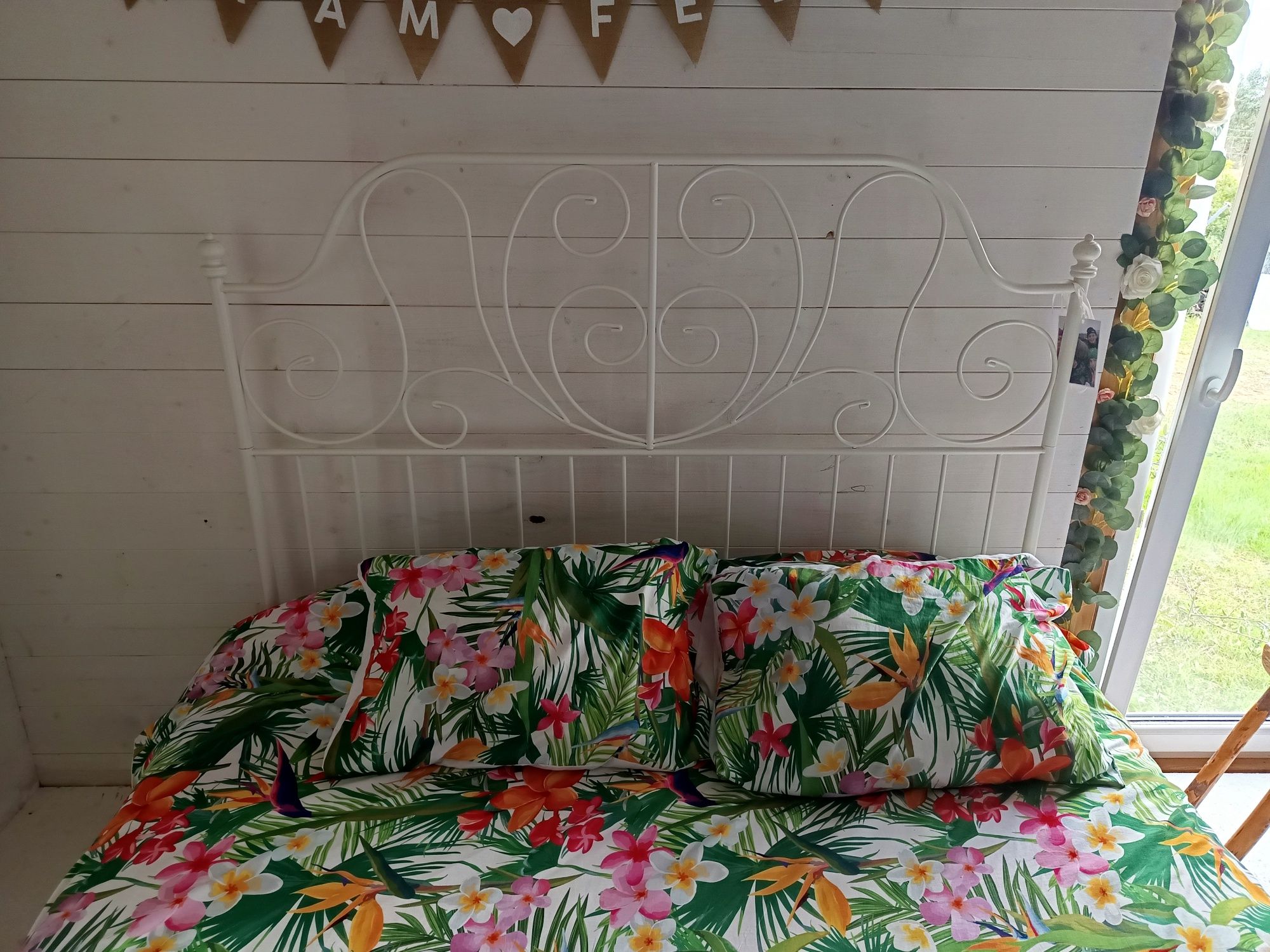 Cama branca IKEA 160*200