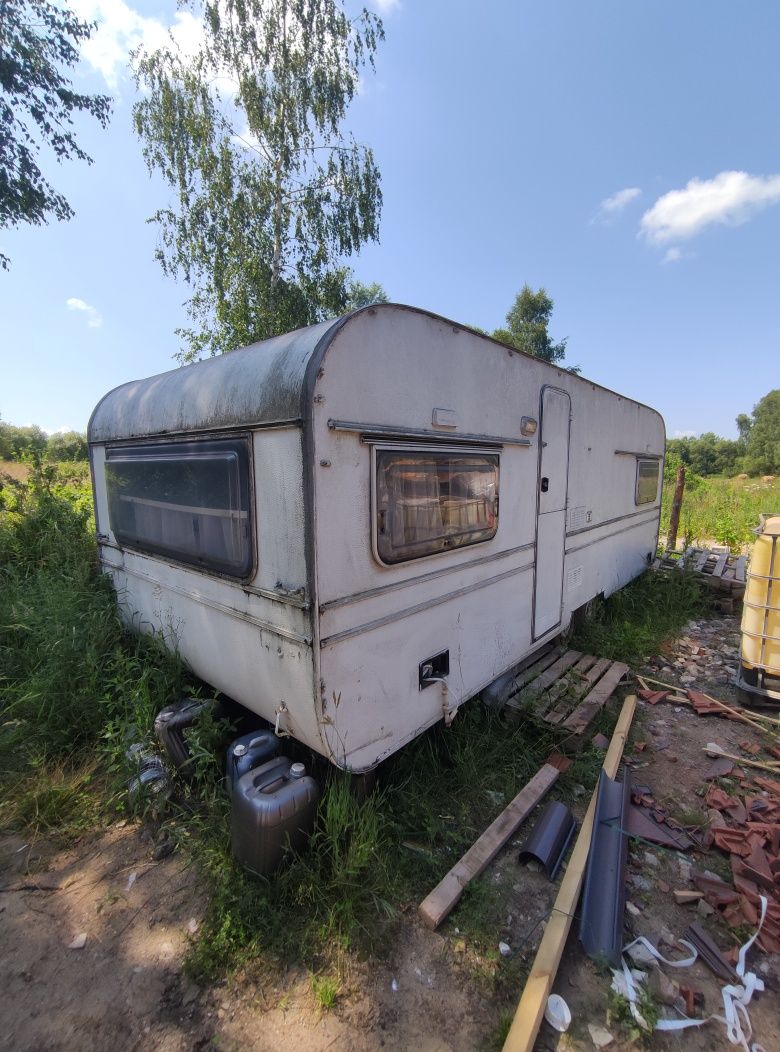 Przyczepa kempingowa 6m – 4 os. – 2 osie – idealna na działkę