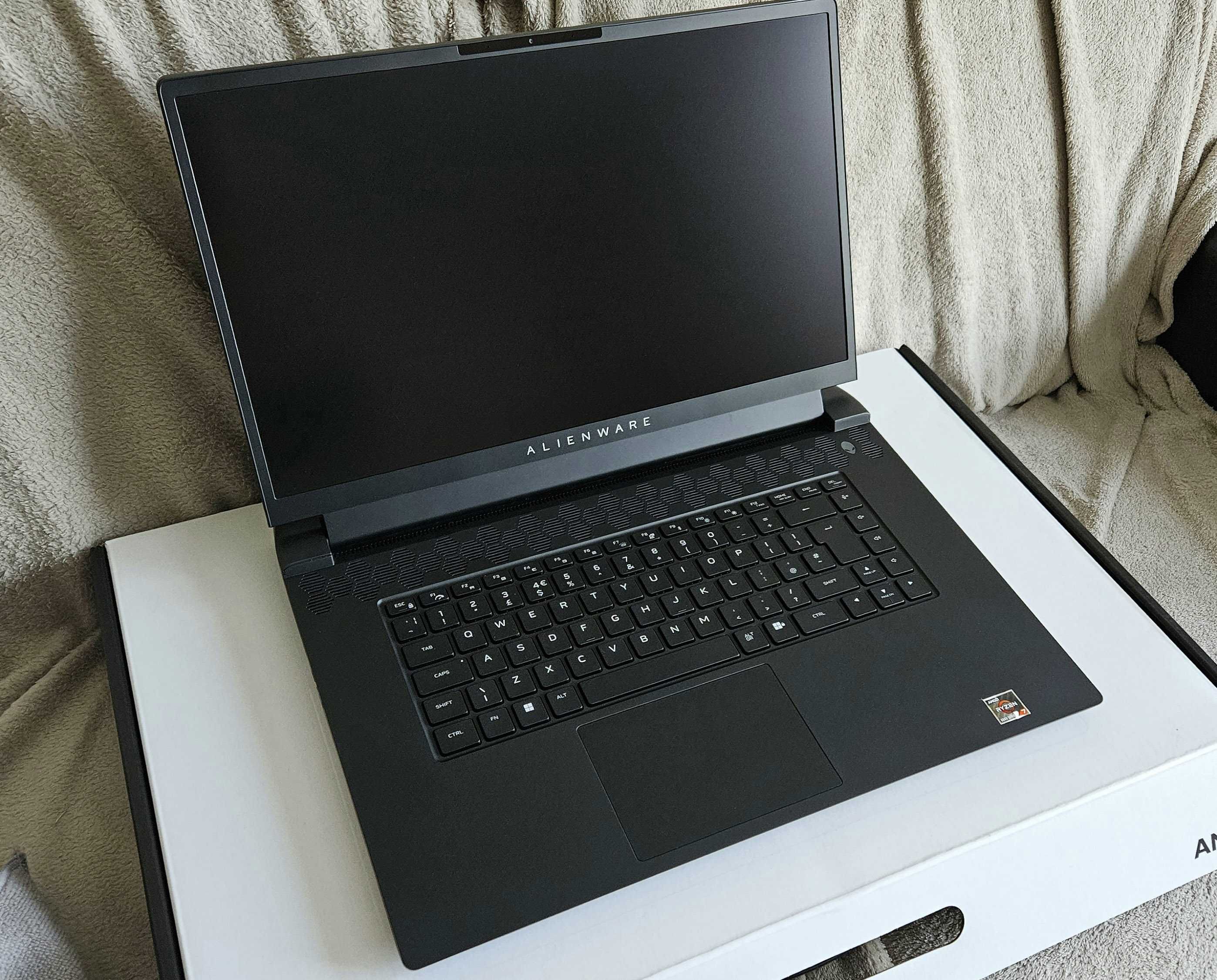 Alienware m17 R5 / Ryzen 7 6800H / RTX 3070 Ti 8GB / QHD 165hz 3ms