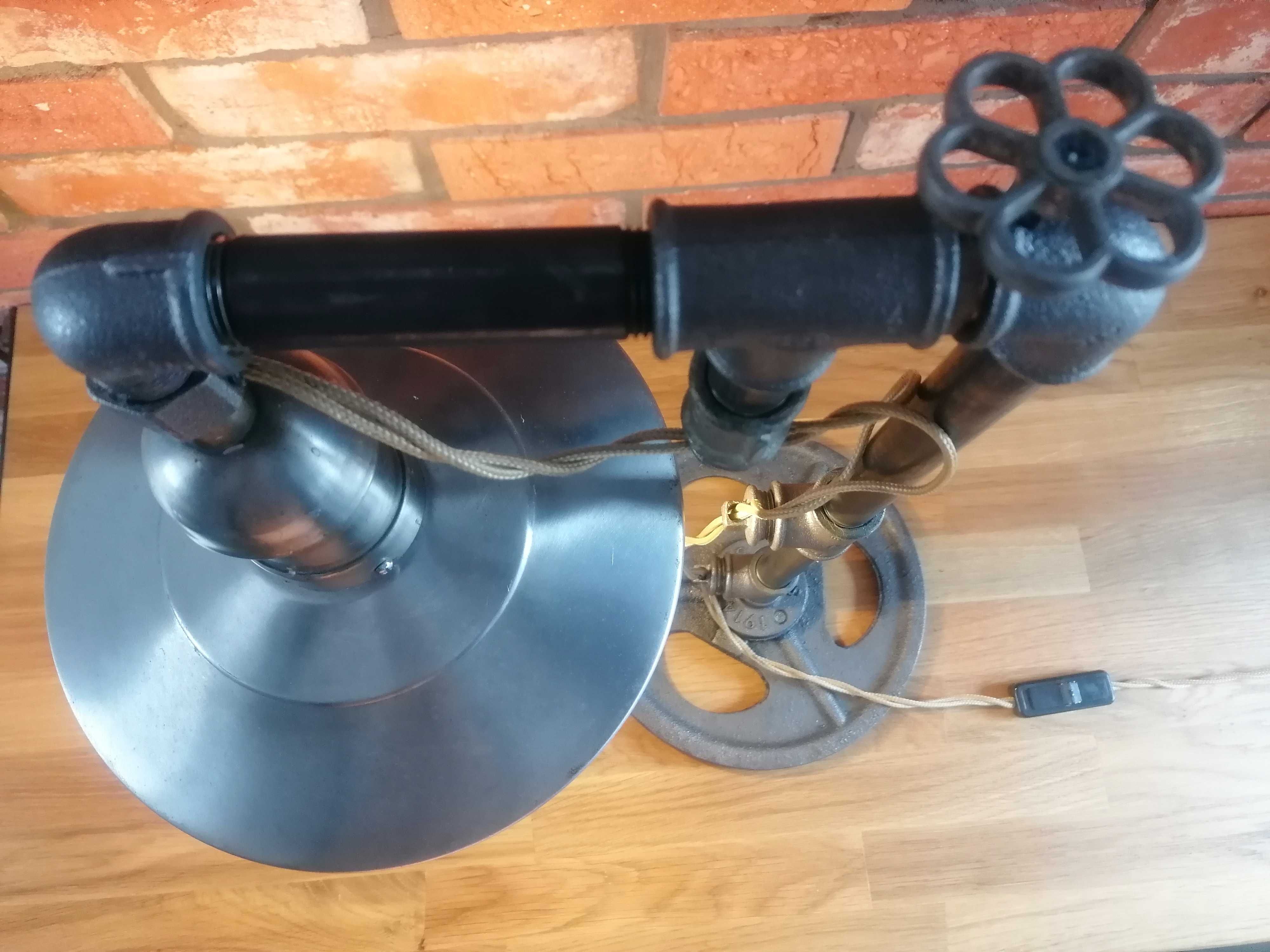 Lampa stołowa z rur hydraulicznych, loft