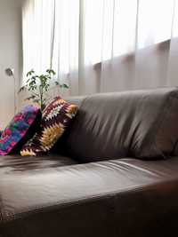 lindo sofá de corino castanho