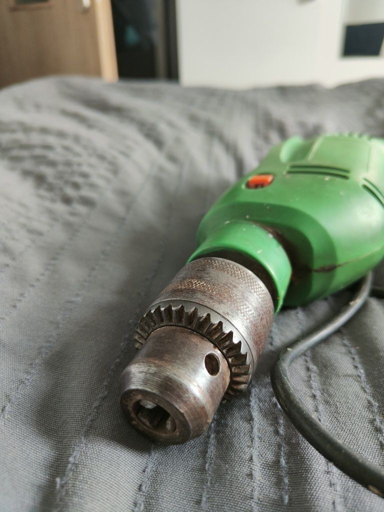 Wiertarka udarowa młotowiertarka moc 500 W młot udarowy wkrętarka