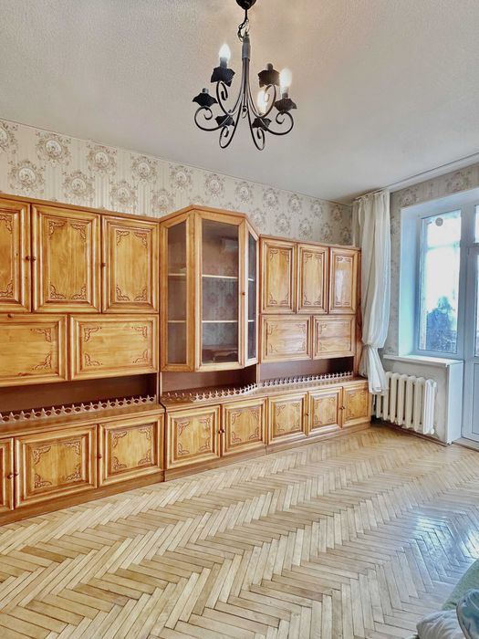 Центр Палац Україна сталінка продаж 2к квартири