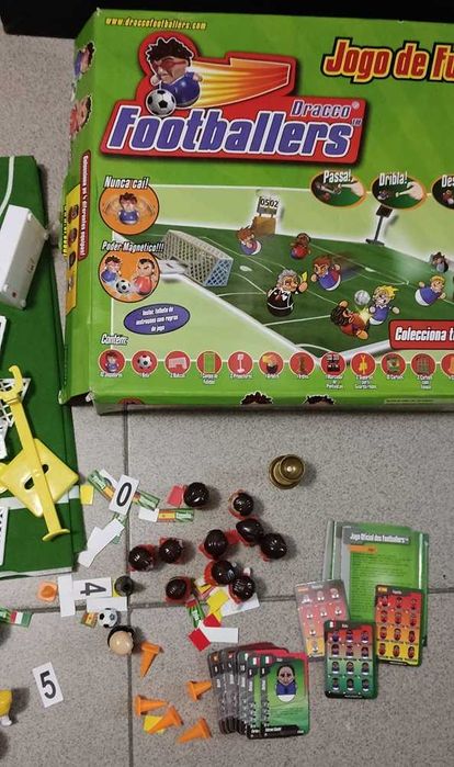 JOGO DE FUTEBOL - Marca Concentra, com tapete de filtro formando campo