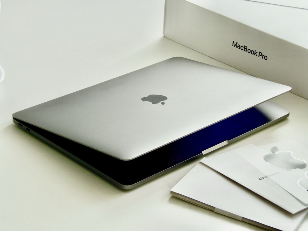 MacBook Pro 13” i5 8/256 Gb M2 Retina XDR 2018 стан нового