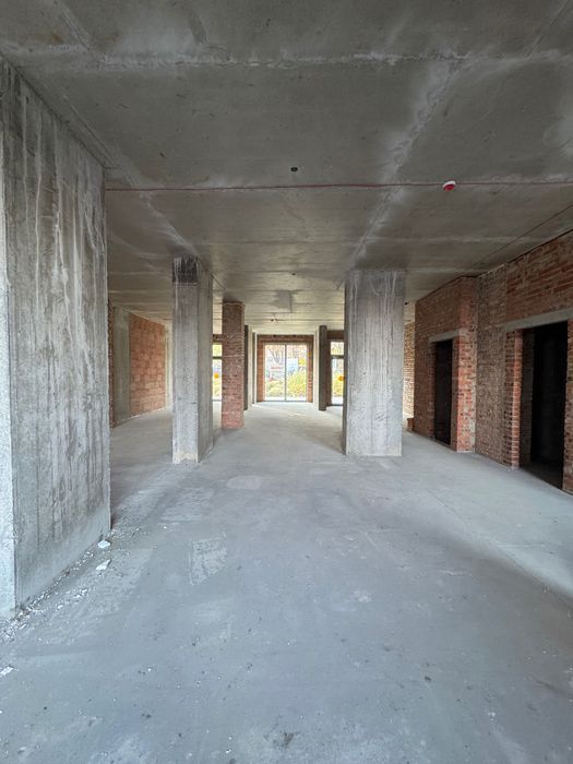 Продаж фасадного приміщення в новобудові