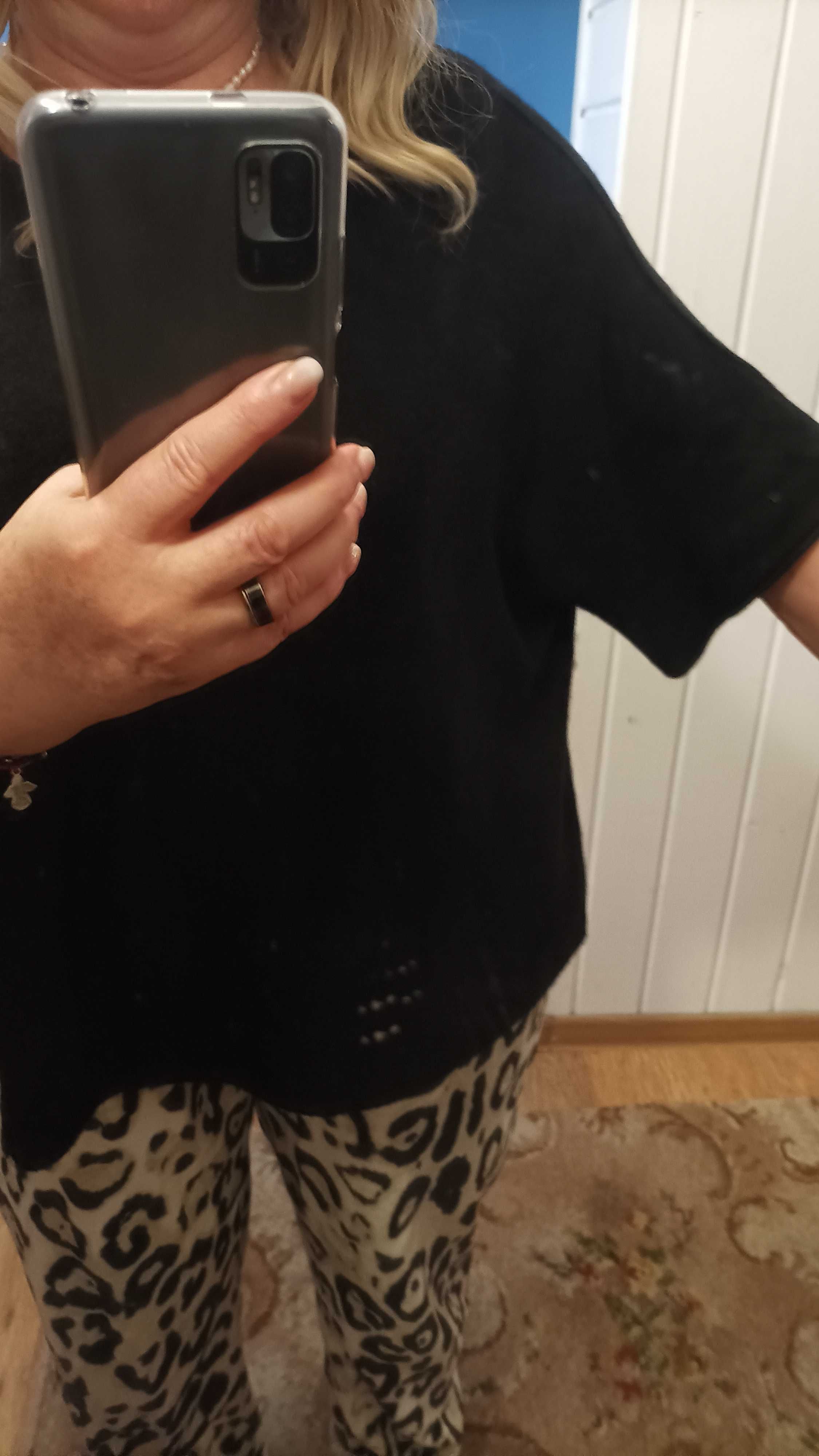 Sweter damski czarny oversize.