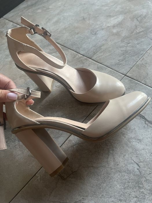 Туфлі шкіряні бежеві