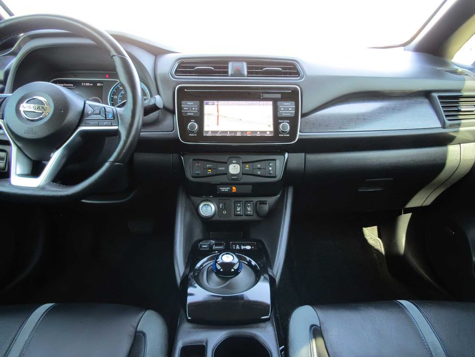 Nissan LEAF SL      2019