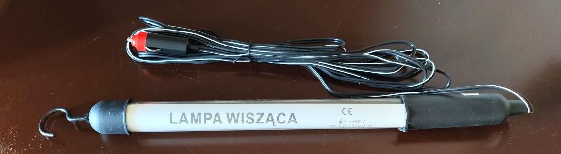 Lampa wisząca z wtykiem samochodowym