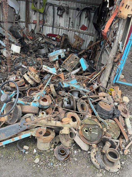 Запчастини МТЗ ЮМЗ топливний насос головка маховик диференціал щиток