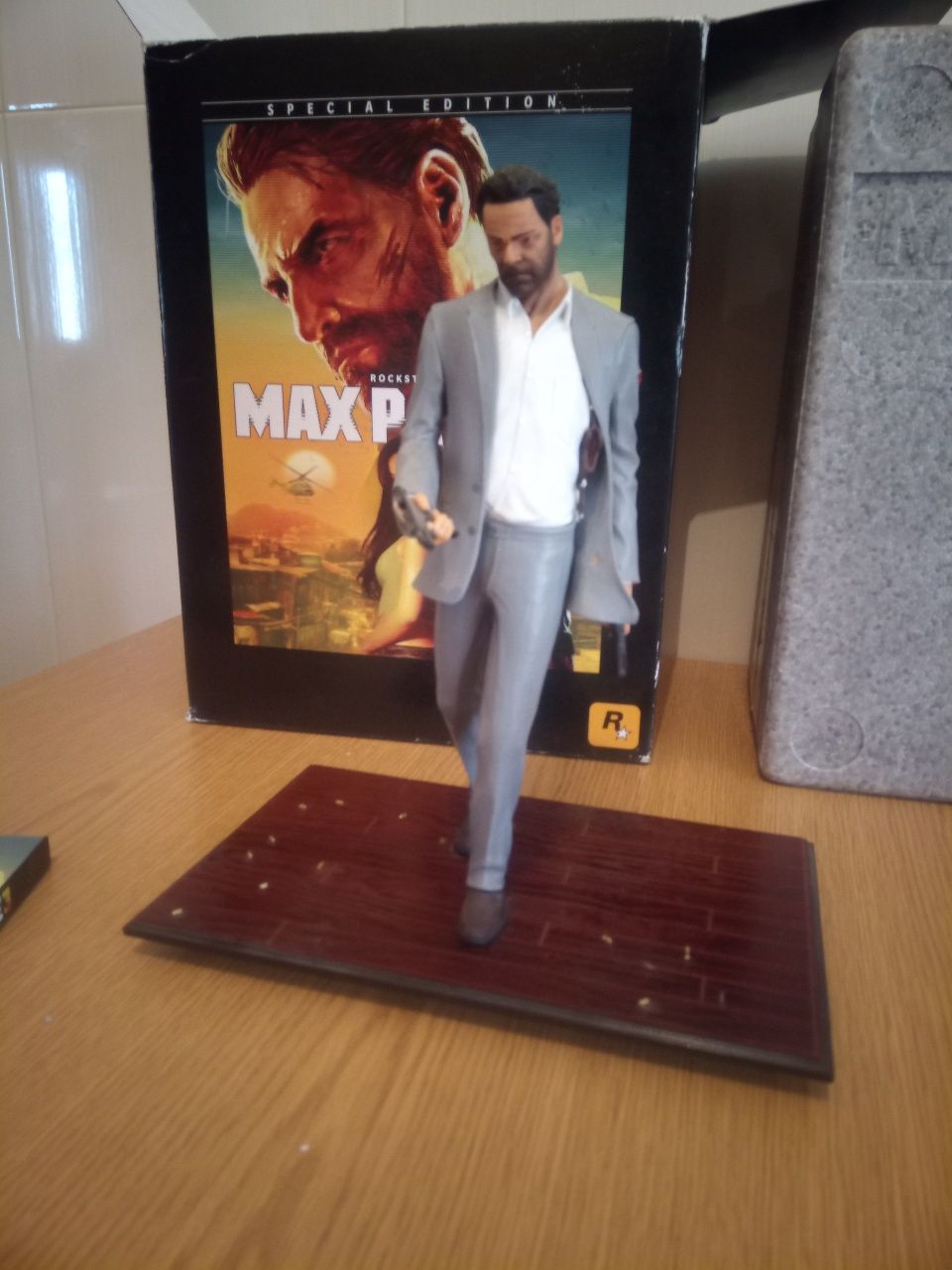 Max painel figure