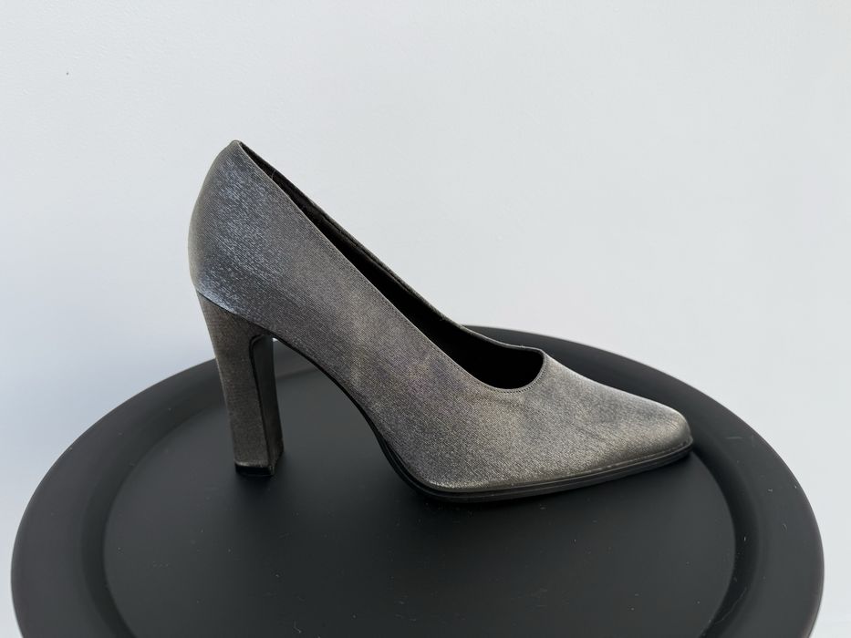 Srebrne świecące ciekawe buty na obcasie na słupku 39