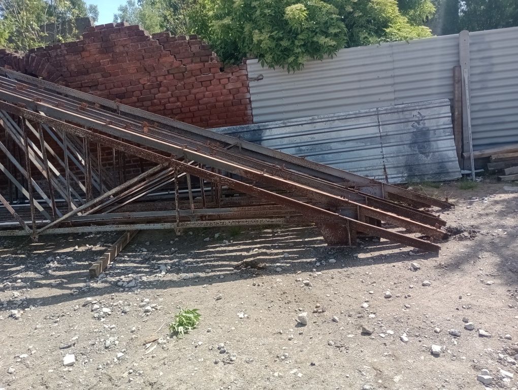 Kratownice dachowe dwuspadowe 12m,słupy, łaty itp..