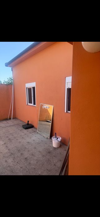 Moradia T2 com terreno 850 m2 a 900 mts da praia de lavadores