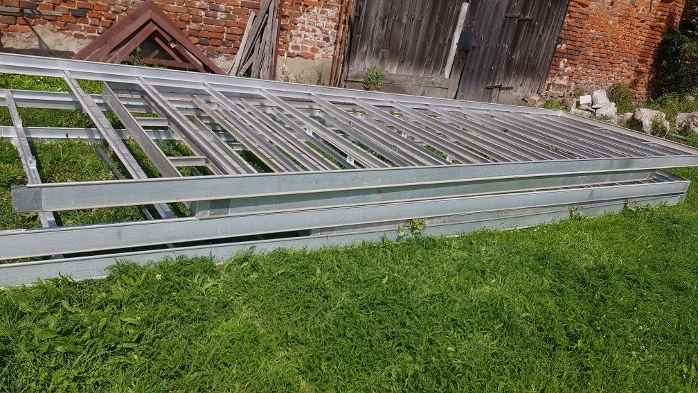 Stół zalewowy duży 11x2 sprzedam z nogami , rolkami i wkładem