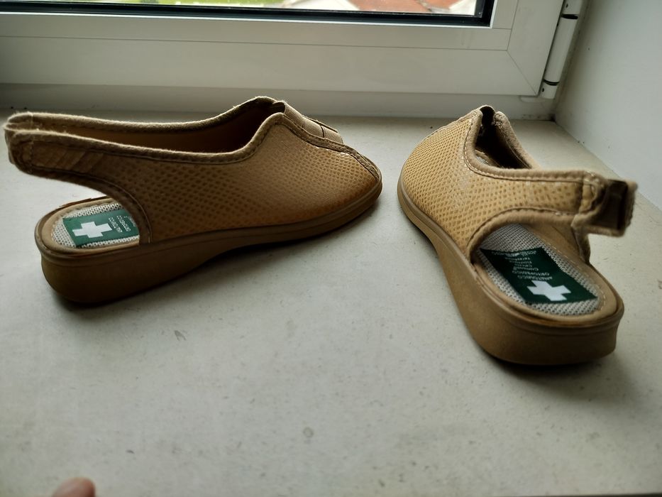 Vendo sandálias ortopédicas