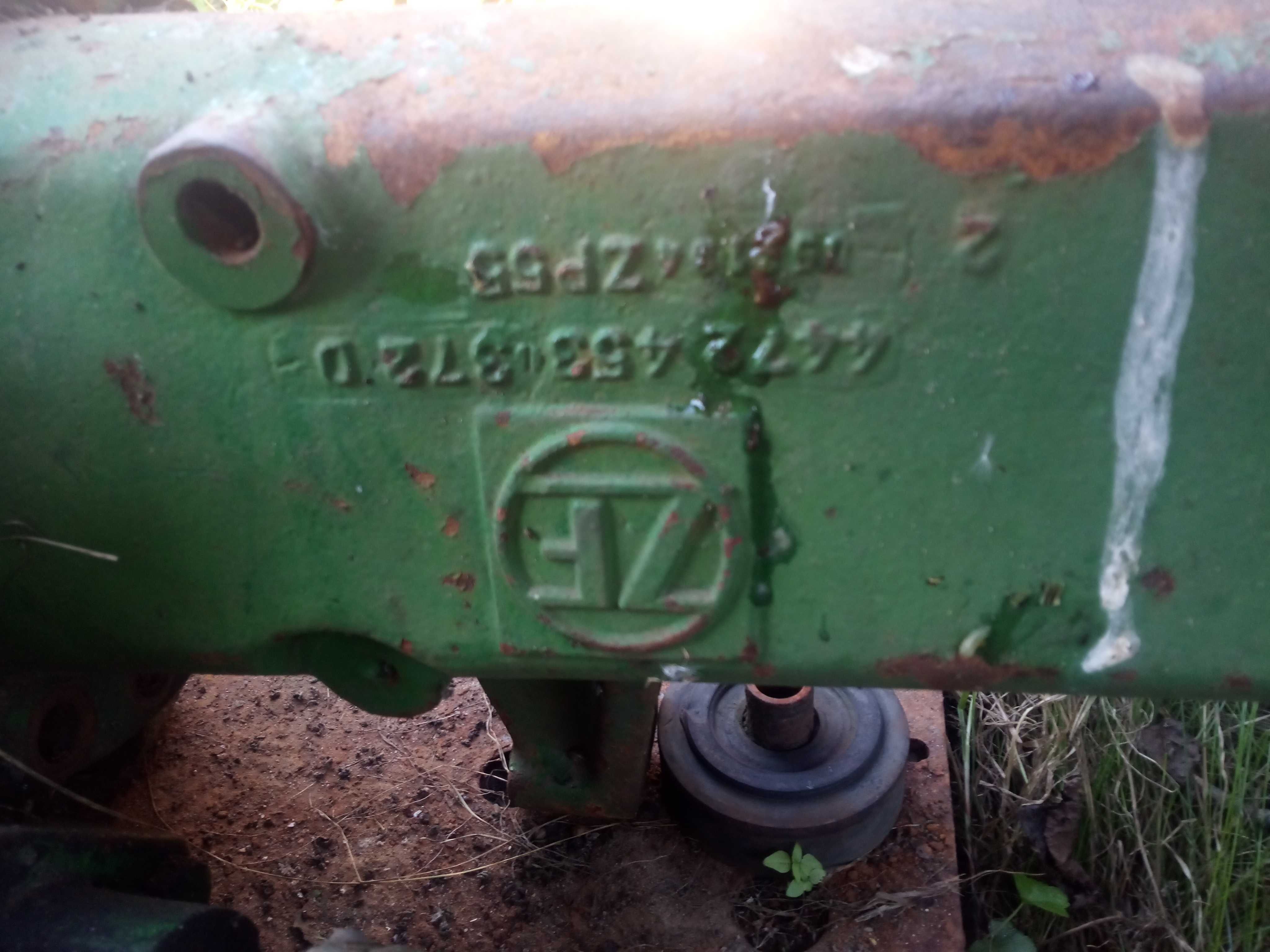 John Deere 2140 obudowa przedniej osi przedniego napędu mostu APL 345