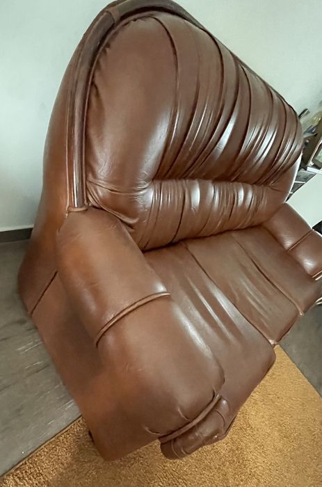 Sofá pele 3 lugares