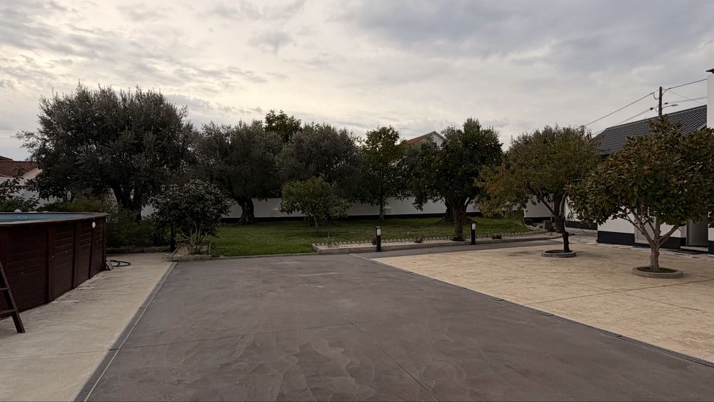 Moradia isolada com piscina terreno 2000m2