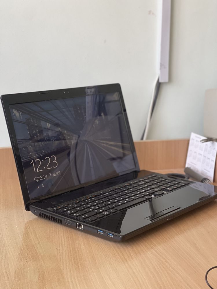 Ноутбук Lenovo G580 у чудовому  стані + мишка і сумка в подарунок