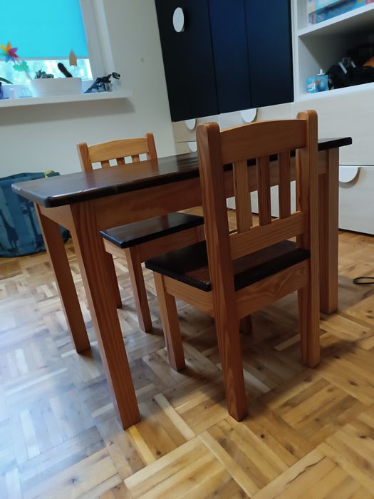 Stolik z krzesłami dla dzieci