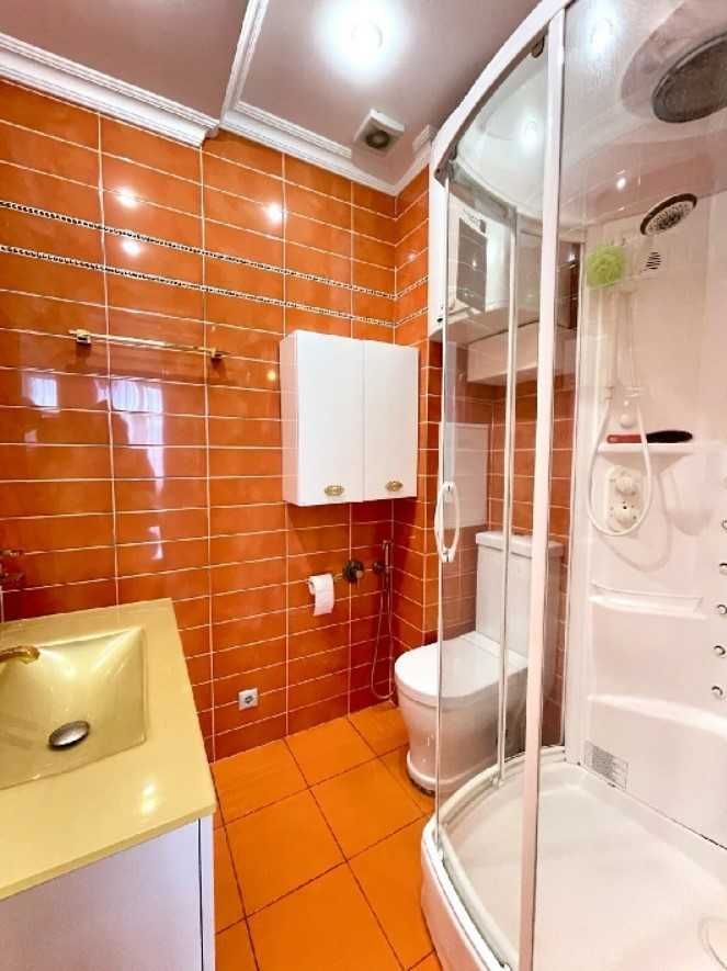 Продаж 5-кімн. квартири 178,9 м², по вул. Круглоуніверситетська, 3-5
