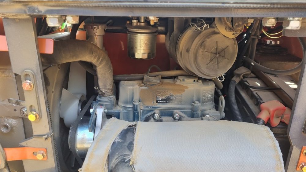 Mini giratória 1,5t c/ motor kubota