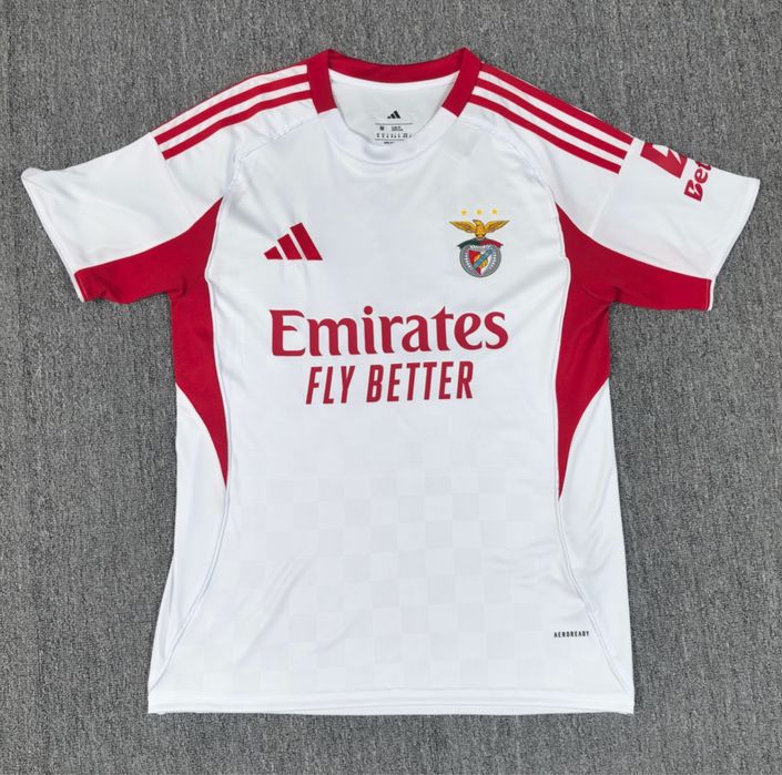 Camisola principal/alternativa do Benfica 25/26