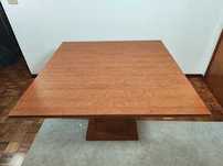 Mesa 1,20 x 1,20m – Elegante, Moderna e em Ótimo Estado!