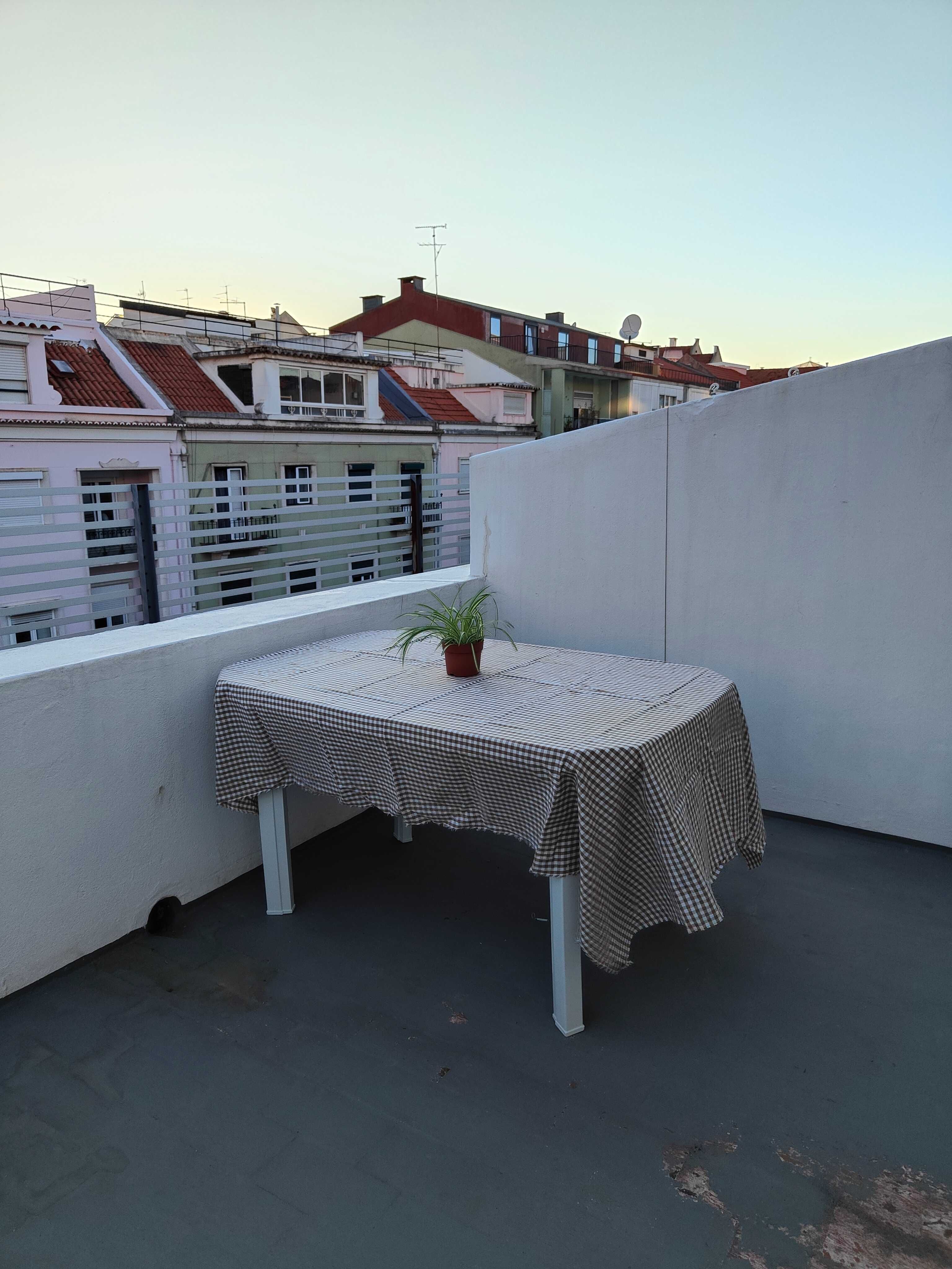 Mesa de resina branca 140 x 90 cm