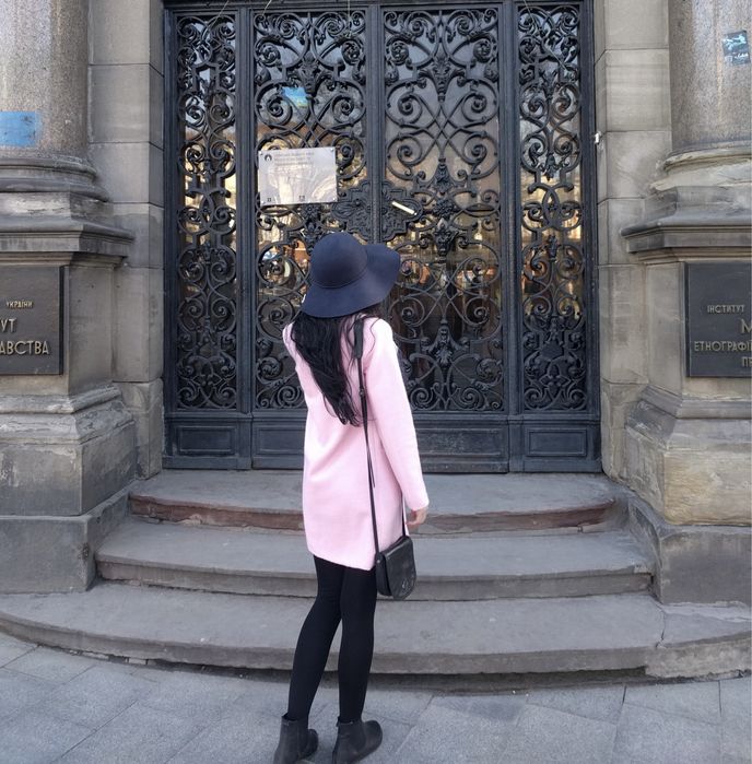 Жіноче пальто весна/осінь, рожеве, класичне 42р