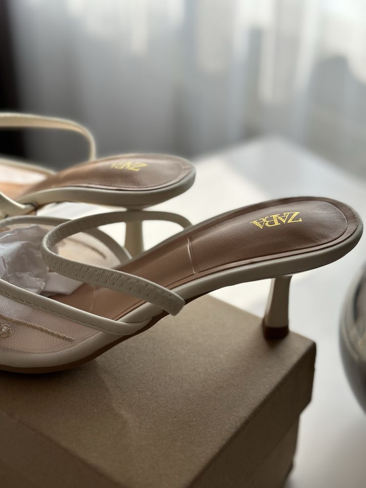 Туфлі zara з вишивкою