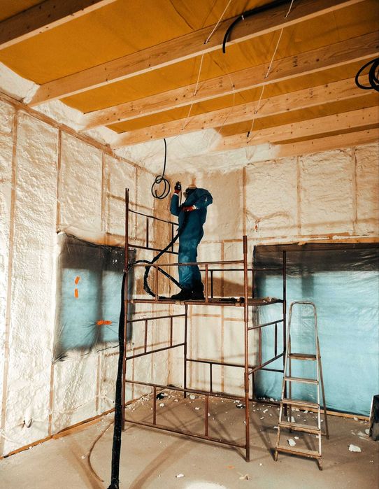 Piana Pur Ocieplenia poddaszy pianą poliuretanową Izolacje natryskowe.