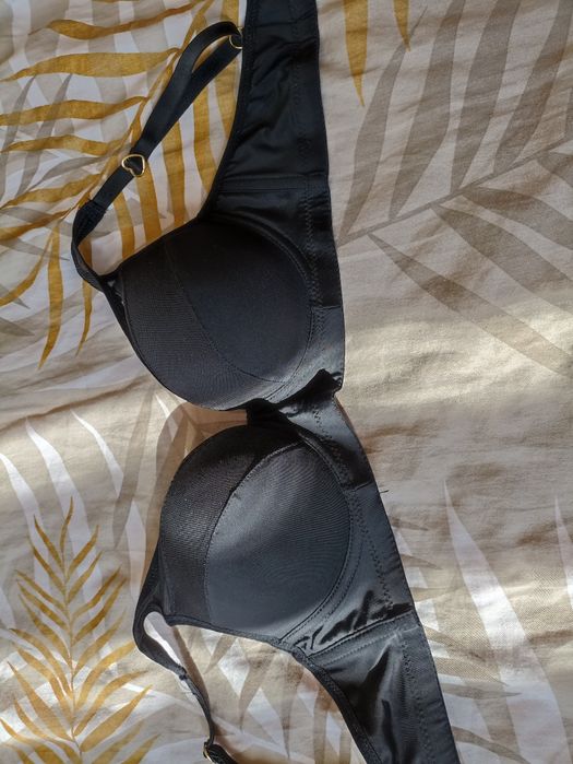 Czarny biustonosz 75A super push up