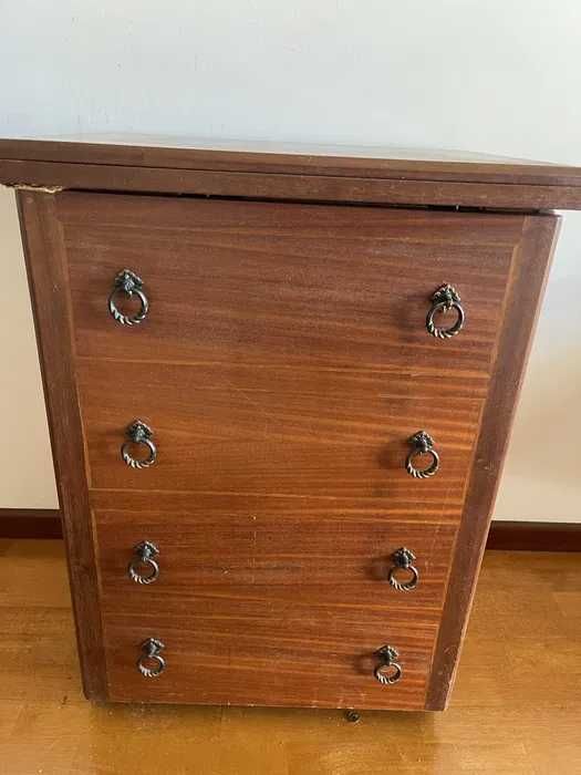 Máquina de Costura Oliva com móvel