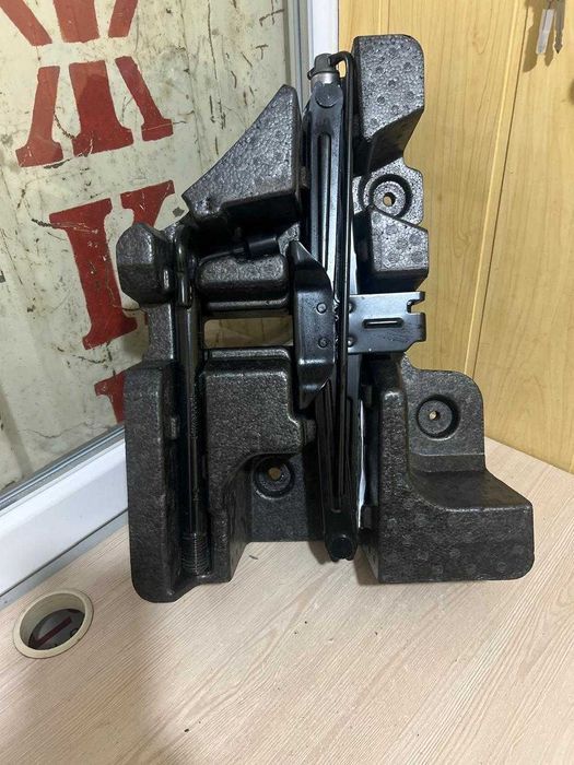 Домкрат органайзер  Renault Arkana Рено Аркана ключ крюк рено вкладиш