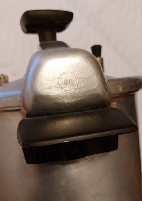 Panela pressão FLAMA 8L