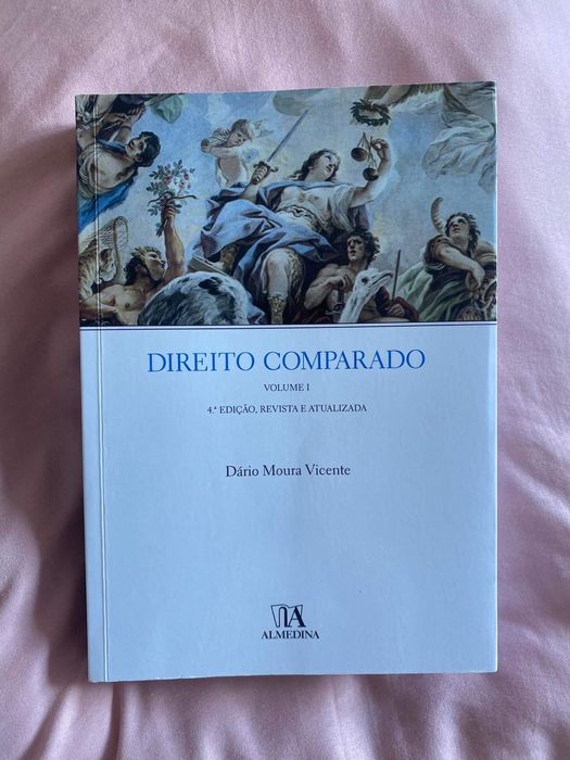 Livro de Direito Comparado como novo