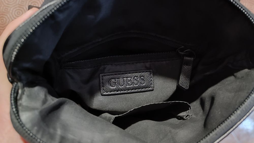 Saco tira colo GUESS