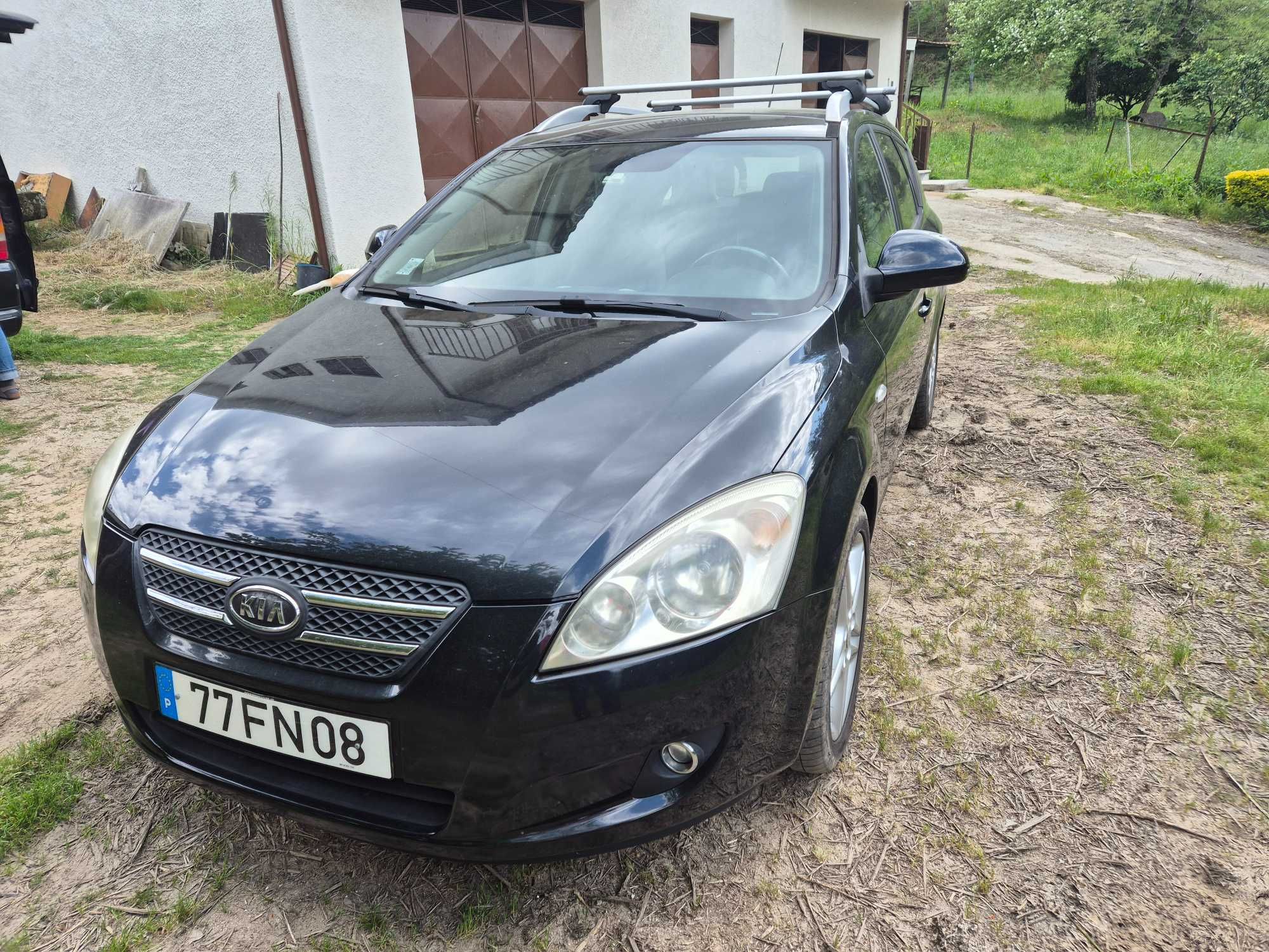 Kia Ceed preto com poucos kms
